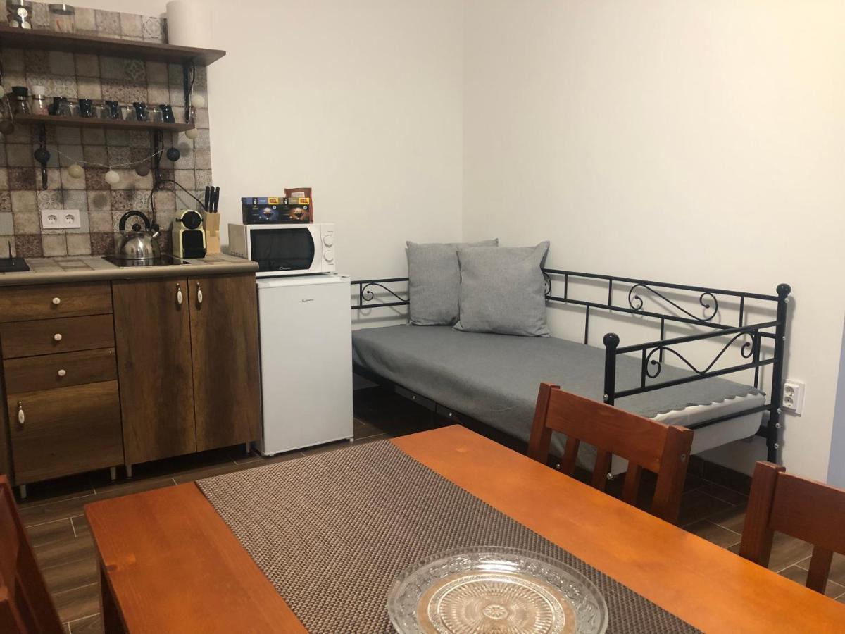 Mormota Vendeghaz Apartment *